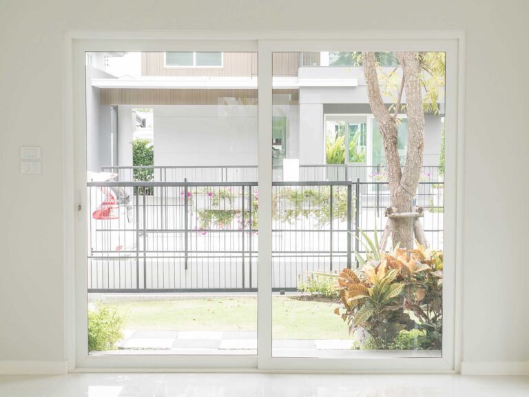 リビングルーム窓からの風景