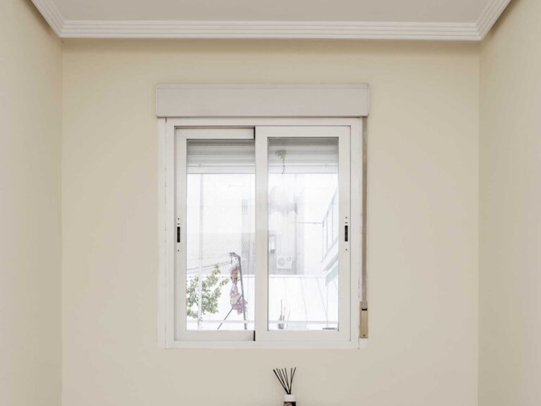 小窓から外の風景